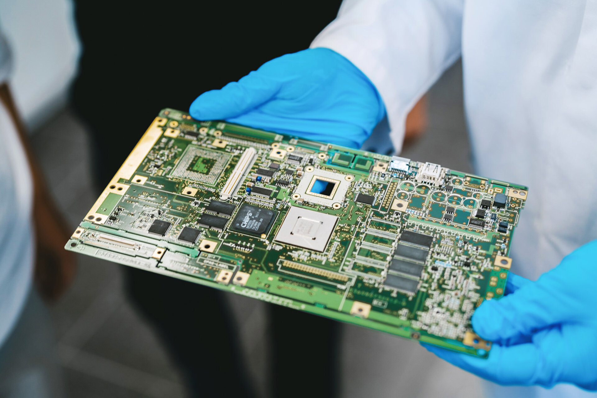 An assembled PCB is inspected after the cleaning process, as geometry and different components have an influence on the drying process.  | © Zestron 