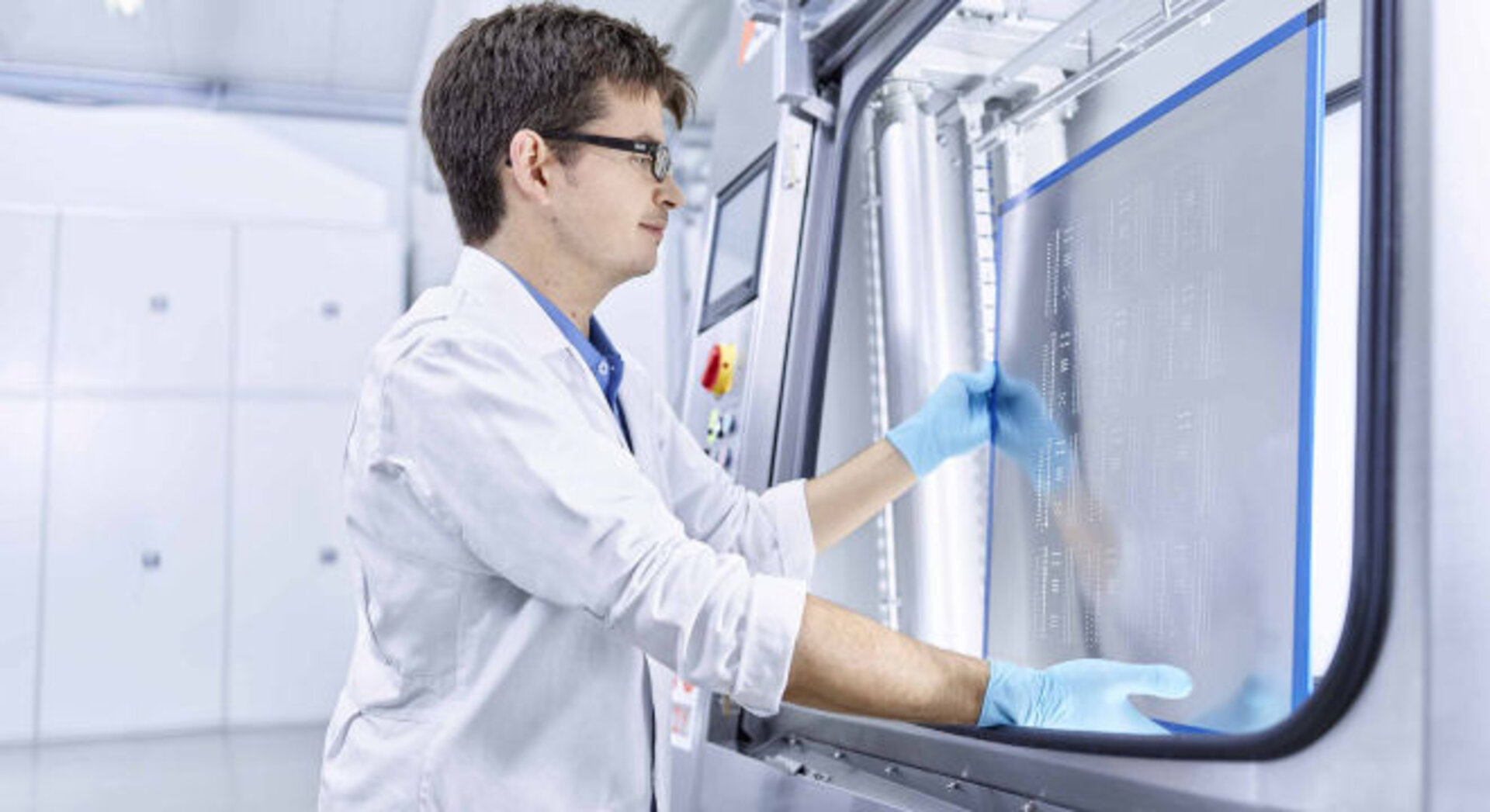 Eliminación precisa de la pasta de soldadura aplicada incorrectamente en placas de circuitos impresos de doble cara para reducir los residuos y mejorar la calidad de impresión. | © Zestron