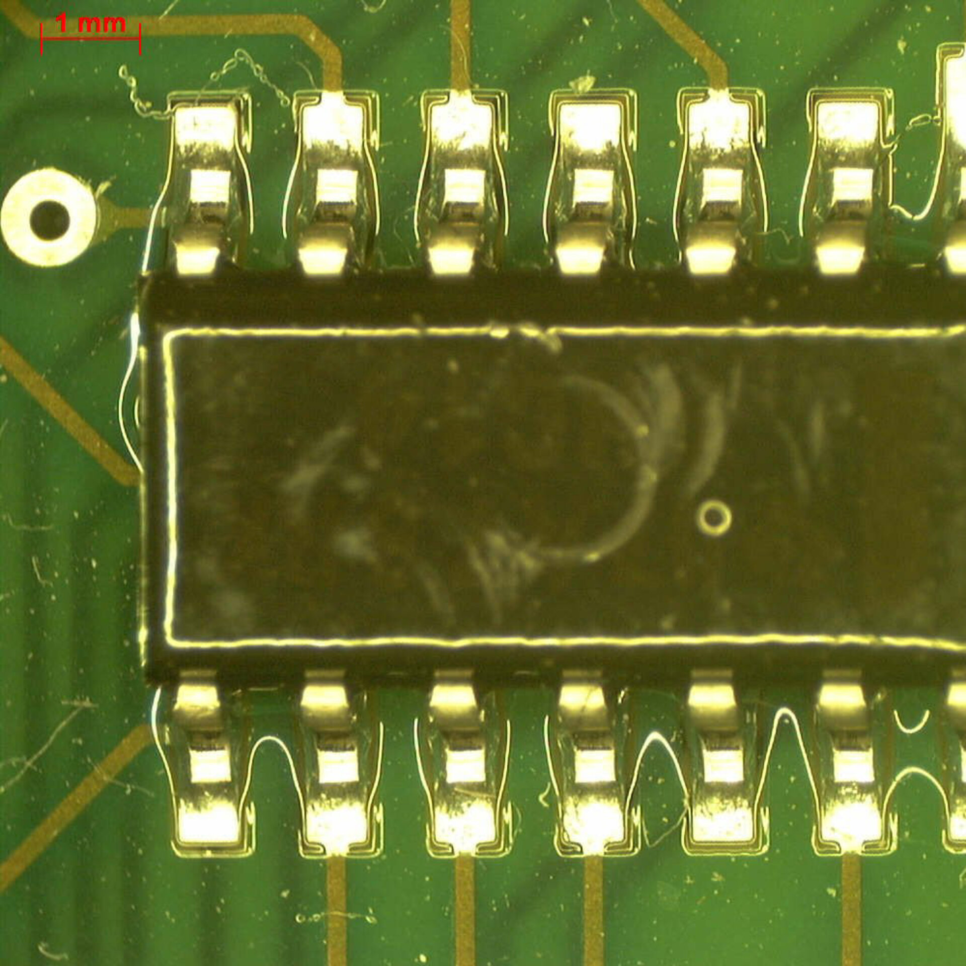 Flussmittelrückstände elektronische Baugruppe entfernen | © Zestron