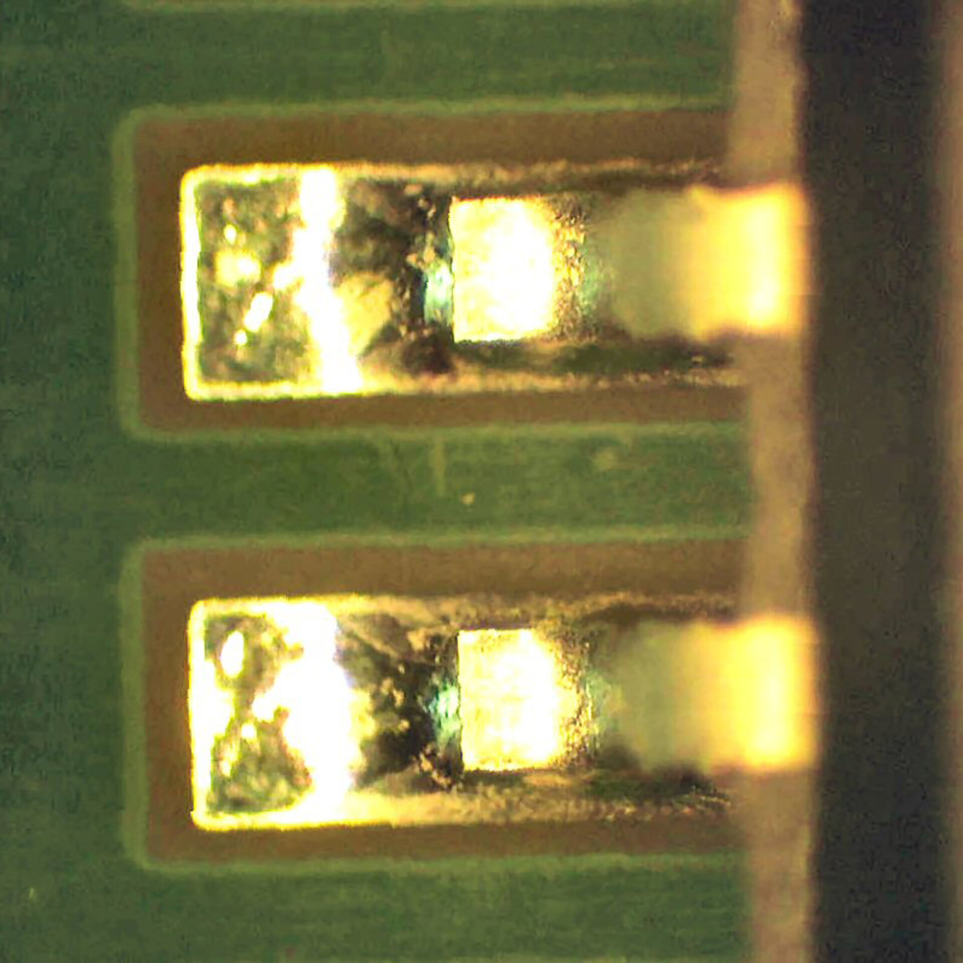 Die Flussmittelrückstände sind vollständig von der Baugruppe entfernt worden. | © Zestron