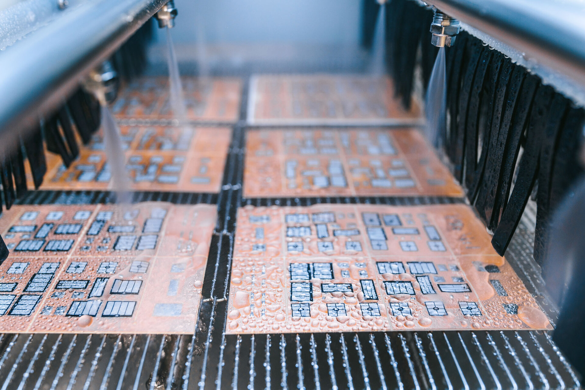 Oberflächenanalyse und gezielte Modifikation zur Optimierung von Verbindungsprozessen in Power-Modulen. | © @The Sour Cherry Fotografie - Michaela Curtis