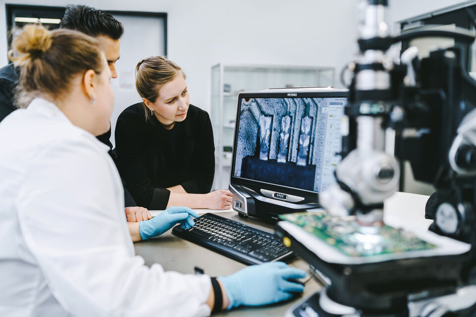 Elektronische Baugruppen Reinheitsbestimmung Interpretation | © @The Sour Cherry Fotografie - Michaela Curtis