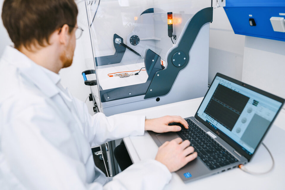 How can the root cause of a PCB or power module failure be substantiated? | © @The Sour Cherry Fotografie - Michaela Curtis