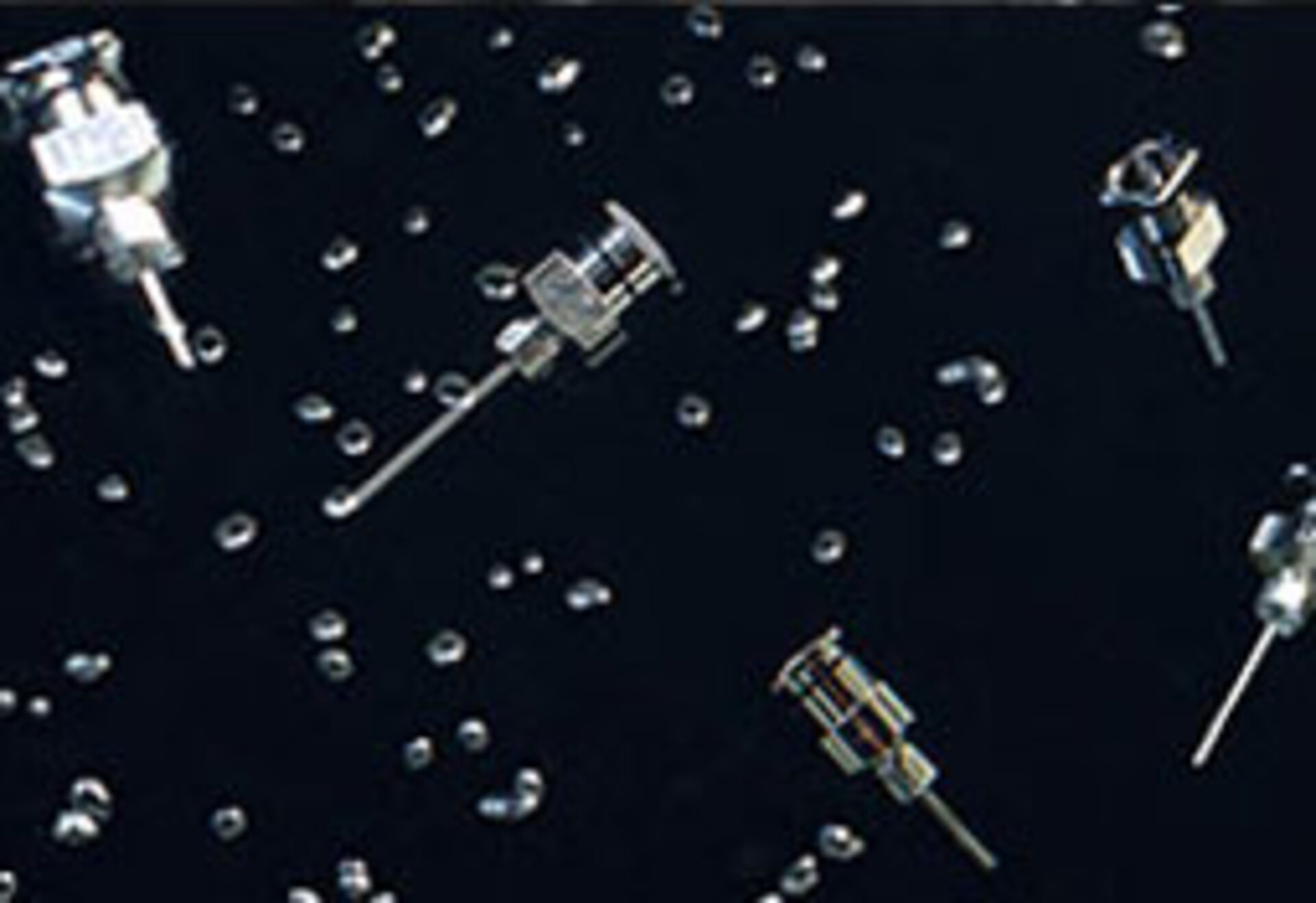 ディスペンサーノズル及び関連治具の洗浄は、手拭き洗浄や超音波洗浄などの自動プロセスが可能です。ゼストロンでは変性アルコール類をベースにした最新の接着剤リムーバーを提供しています。これらのリムーバーは、自動洗浄装置で使用すると、より優れた洗浄力、長い液寿命を発揮します。エアゾール缶及び様々なサイズの容器にてご用意しております。  ディスペンサーノズル及び関連治具の洗浄は、手拭き洗浄や超音波洗浄などの自動洗浄が可能です。ゼストロンでは変性アルコール類をベースにした最新の接着剤リムーバーを提供しています。これらのリムーバーは、自動洗浄装置で使用すると、より優れた洗浄力、長い液寿命を発揮します。エアゾール缶及び様々なサイズの容器にてご用意しております。