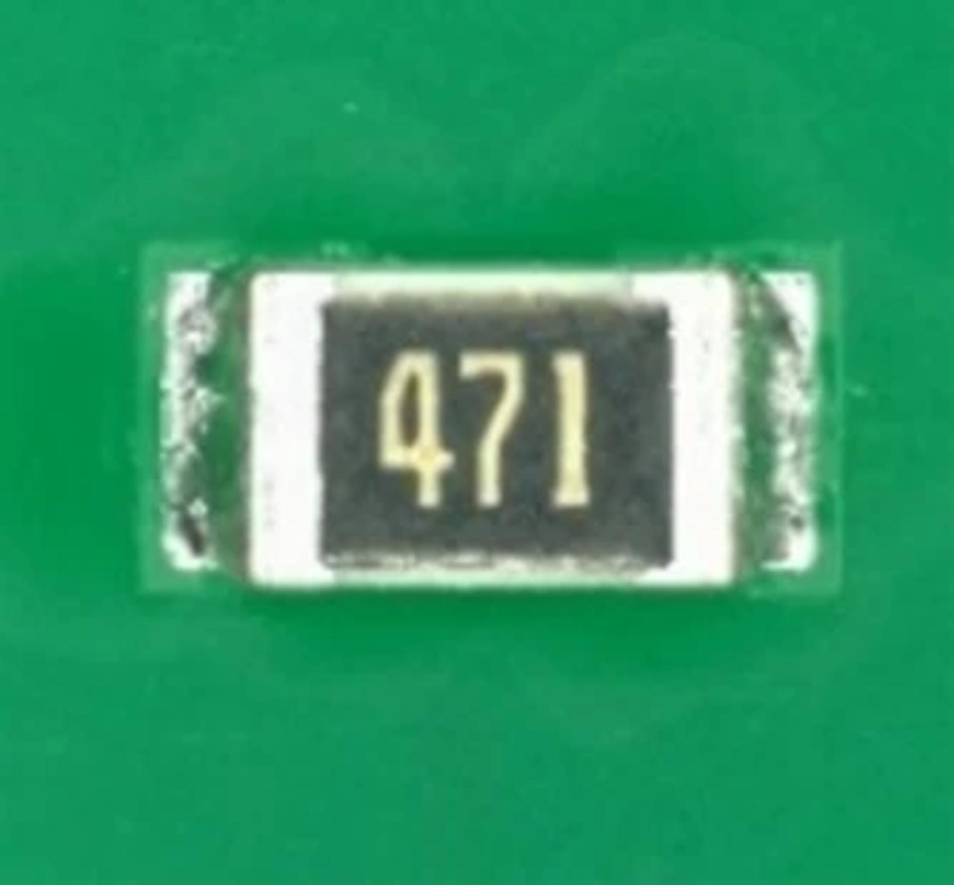 角型抵抗は電極が部品の短辺に配置されているタイプの抵抗です。