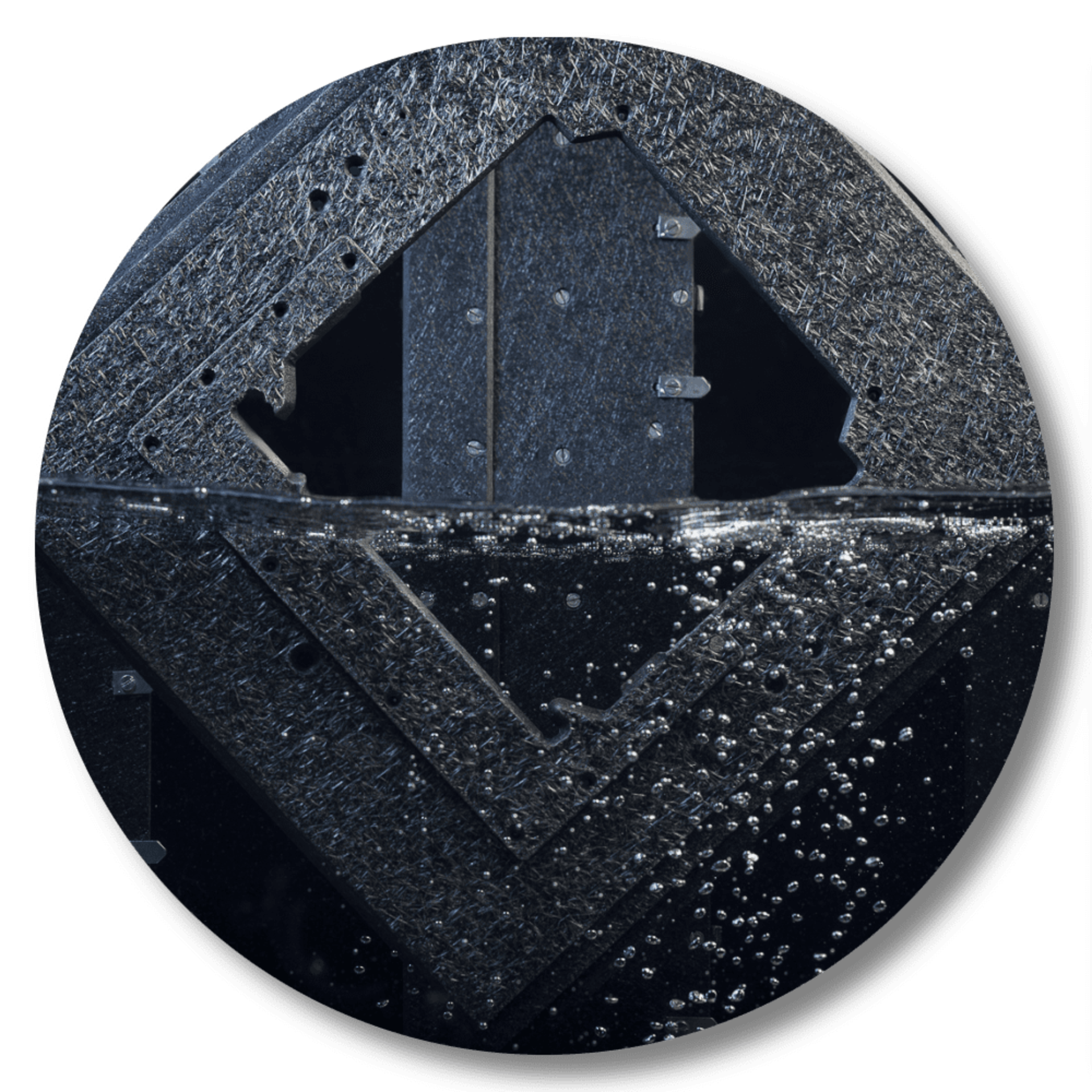 メンテナンス洗浄の一環として、半田付け後のフラックスや、半田付け工程で発生した気化ガス汚れの除去など、コンタミの除去は、高い信頼性かつ不良品の出ない生産プロセスを維持にするため必要です。  その他のメンテナンス洗浄として、パレットやフラックス回収装置、コーティングされたフレーム、コンベヤ爪、リフロー炉、ウェーブはんだ付け装置などの洗浄があります。更に、別のアプリケーションとしてディスペンサーノズル洗浄もあります。  ゼストロンは電子製造業界向けのメンテナンス・治具洗浄用として水系のFAST®・MPC®テクノロジーの洗浄剤と、最新の溶剤系洗浄剤を提供しております。これらのメンテナンス洗浄向け製品は超音波やスプレー装置及び手拭きによる洗浄が可能です。