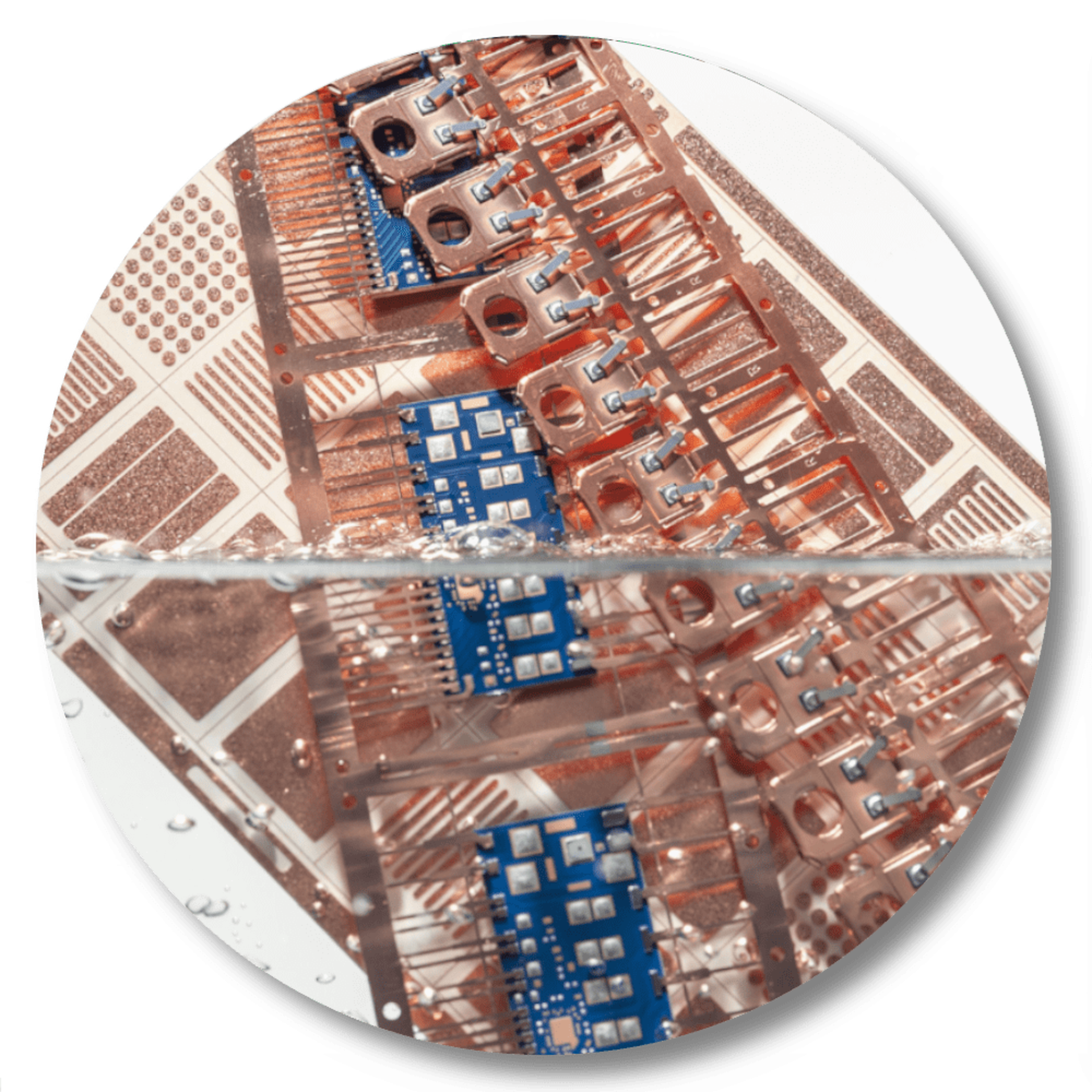 ゼストロンはDCB、IGBTモジュール、リードフレーム上のディスクリート部品やパワーLEDのようなパワー半導体（パワーエレクトロニクス）洗浄に対し、水系及び溶剤系洗浄剤をご提供しております。ゼストロンの洗浄剤は、ボンディングやモールディングのようないかなる工程にも適切に対応し、シェアテストやパワーサイクル試験を行った際の最適な結果をもたらします。