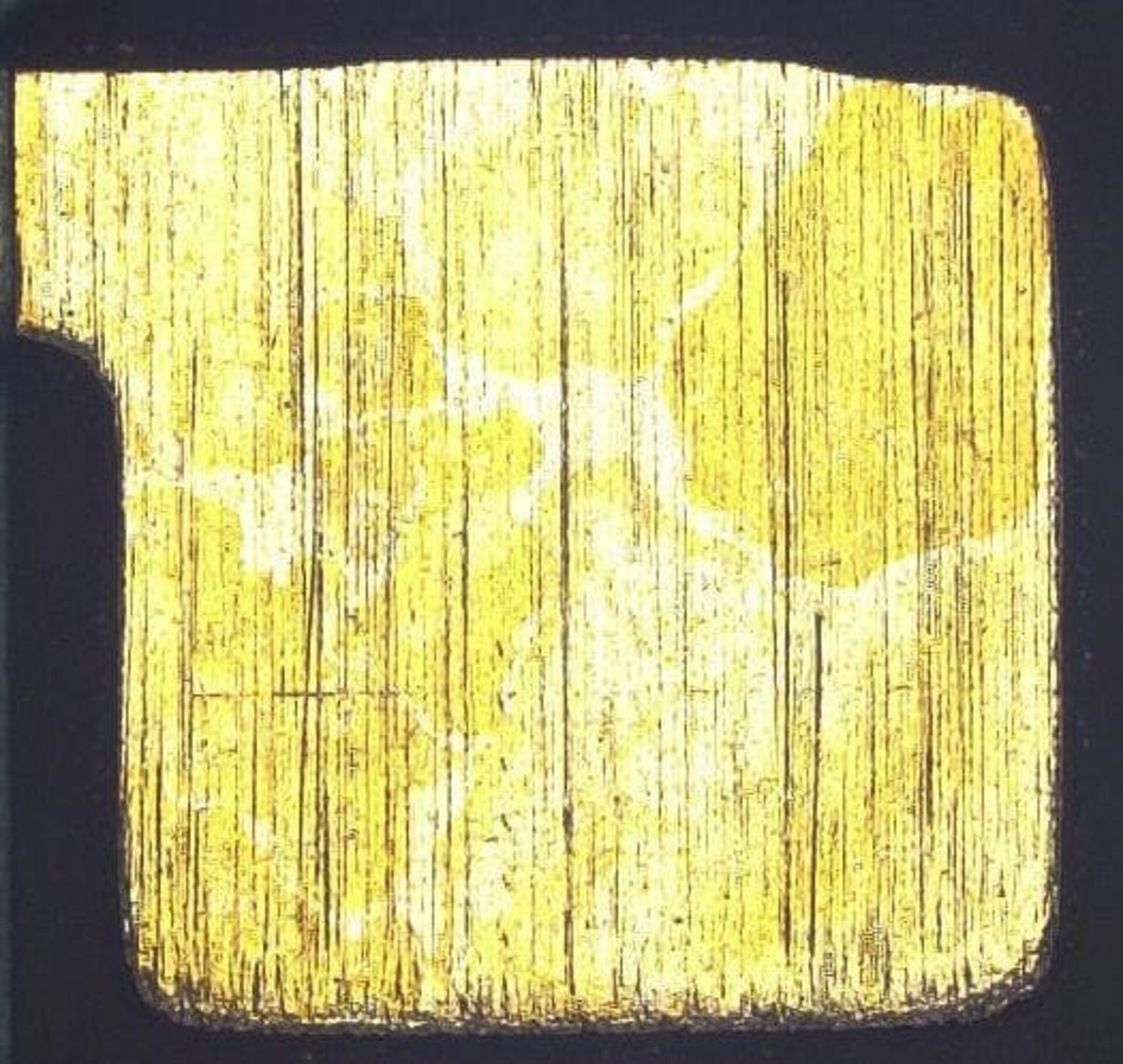 極性溶剤は有機物の溶解洗浄性に優れるが、継続運用でイオン濃縮が発生してしまうケースが多くシミが発生してしまう。