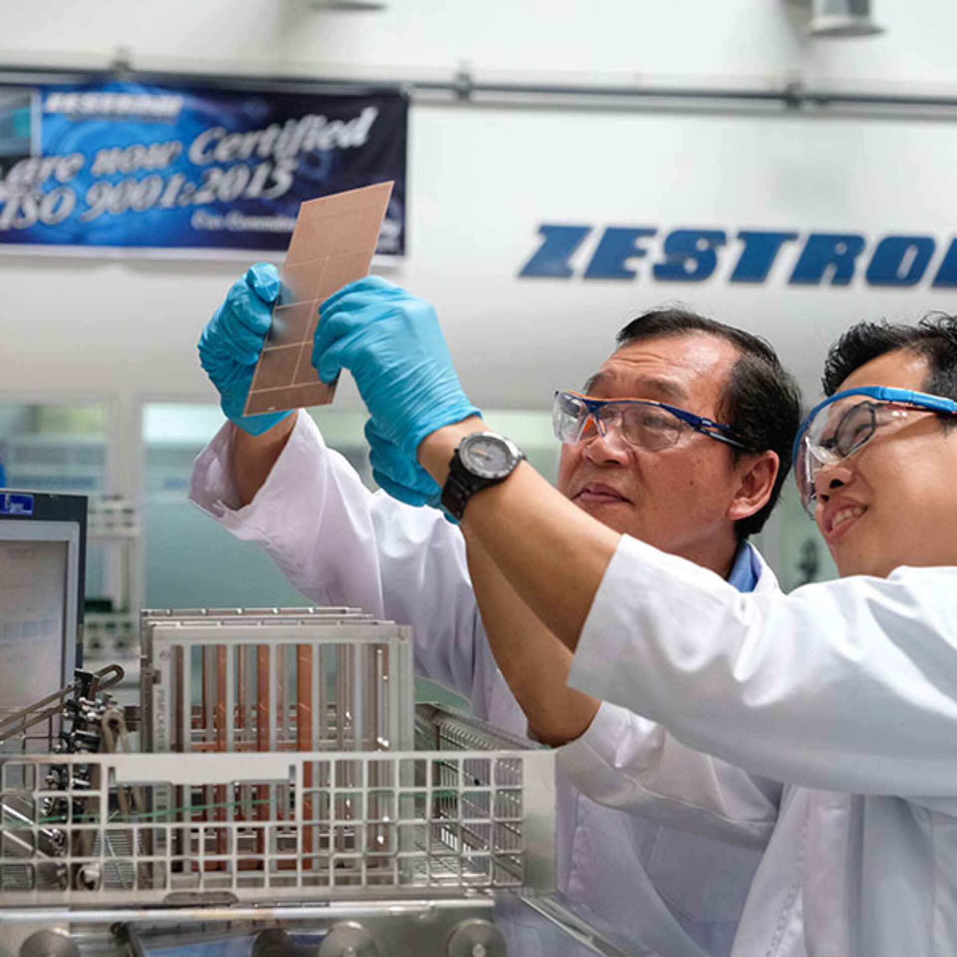 Application specialists monitoring board cleanliness in technical centre | © Zestron