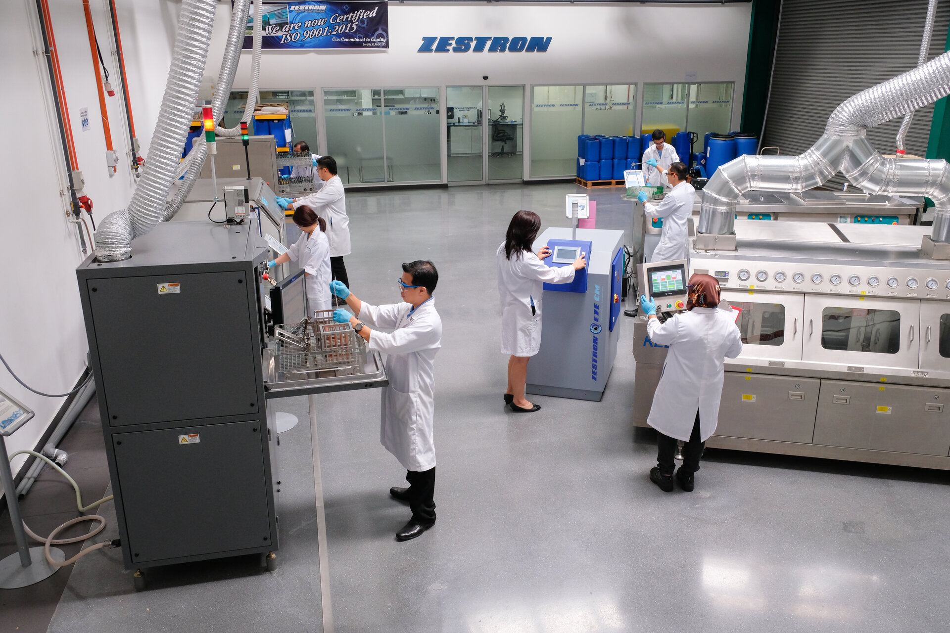 Application specialists workflow in Zestron South Asia technical centre | © Zestron