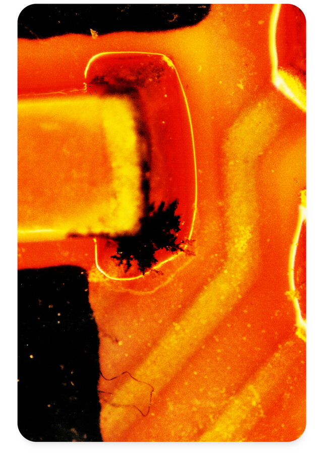 electrical chemical migration system showing the failure of a pcb 