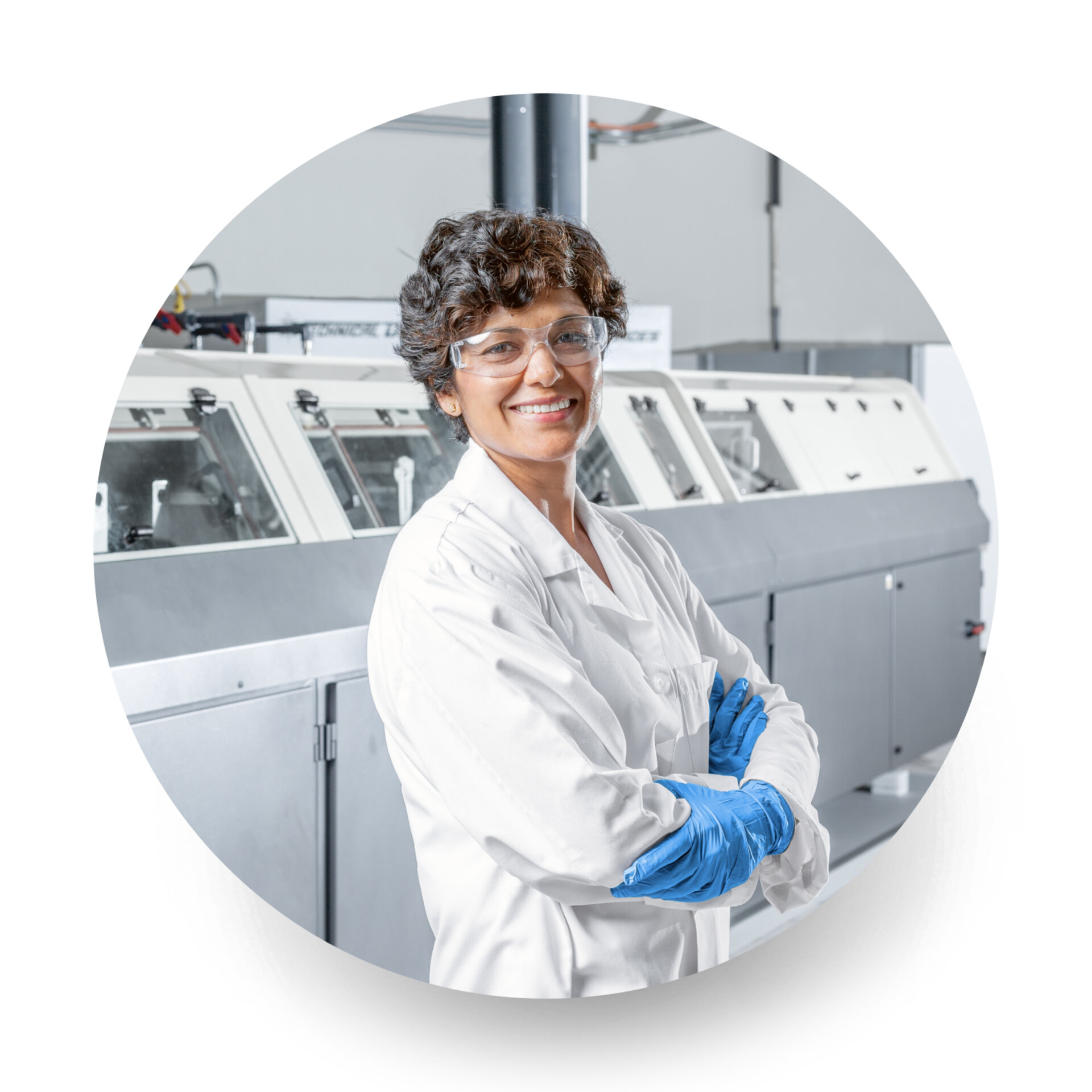 engineer standing in front of inline cleaning machine as 200