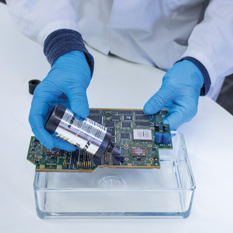 ZESTRON COATING LAYER TEST Chemical test electronic assemblies