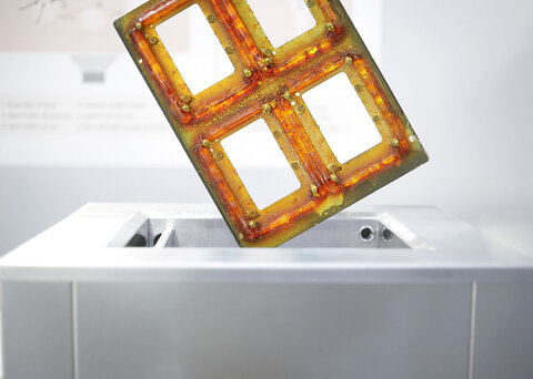 Water-based cleaning agent for the removal of coating material.