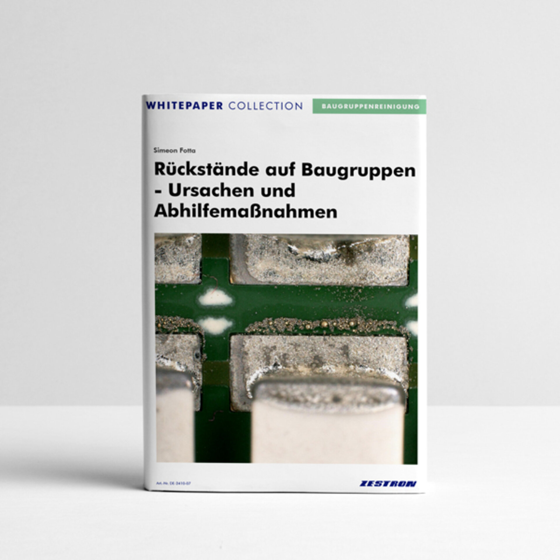 Auf dem Bild ist ein Whitepaper zu sehen, das sich mit den Ursachen und Abhilfemaßnahmen für Rückstände auf elektronischen Baugruppen befasst. | © Zestron 
